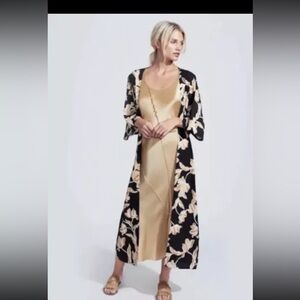 Maison Du Soir kimono/robe silk with belt